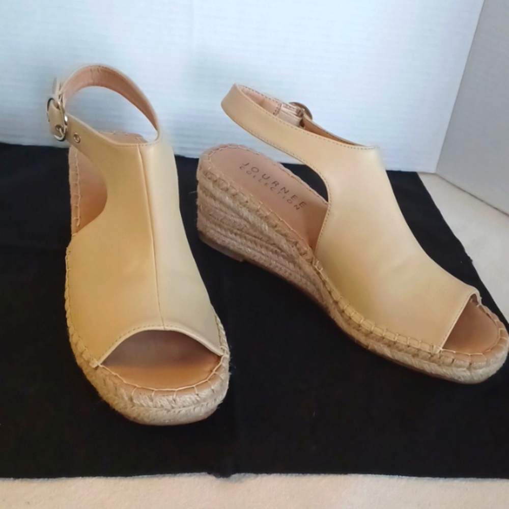 Journee Collection, Womens, Ivory 3" wedge espadrille sandals. SZ 8.5.